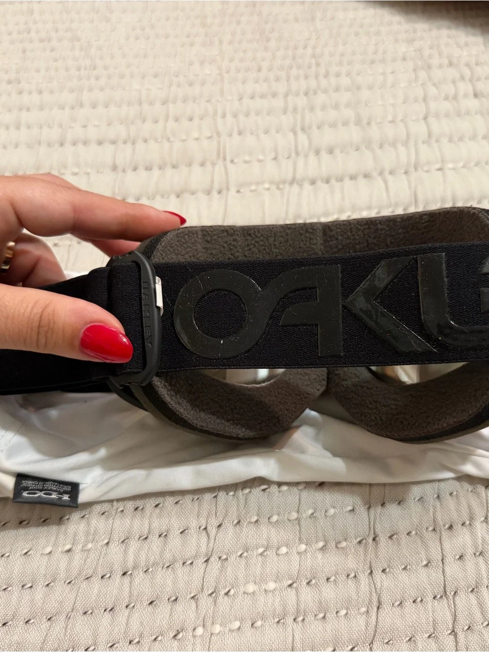 Black Ski/Snowboard Goggles with Mirrored Lens - Unknown Brand
